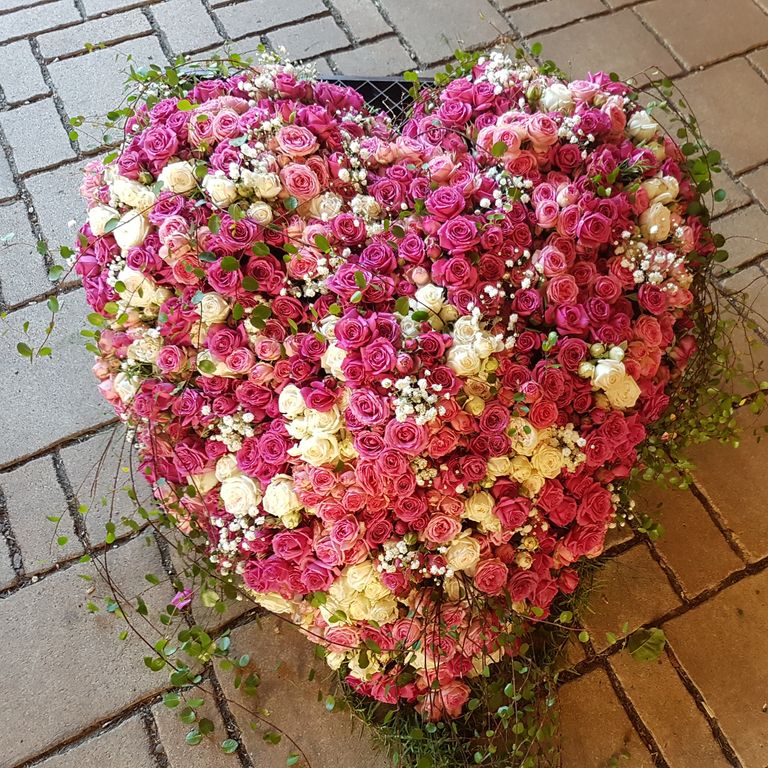 malsch-blumen-trauerbegleitung-hupfer-floristik